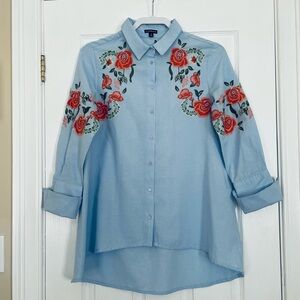 Hannah Chambray Long Tail Top with embroidered floral design, size small
